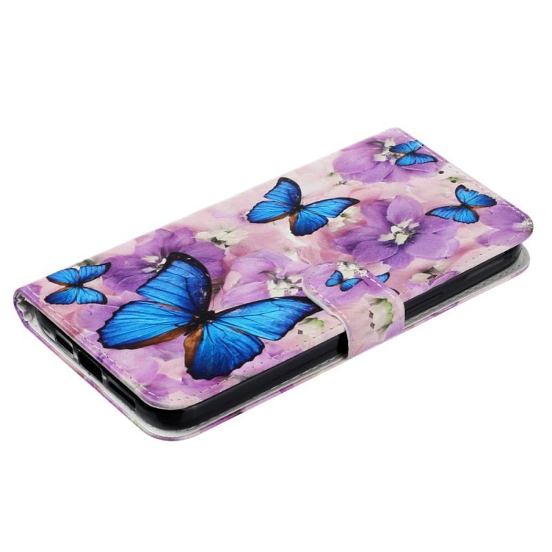 Fodral För iPhone 16 Pro Max Fjärilar Och Lila Blommor Med Rem